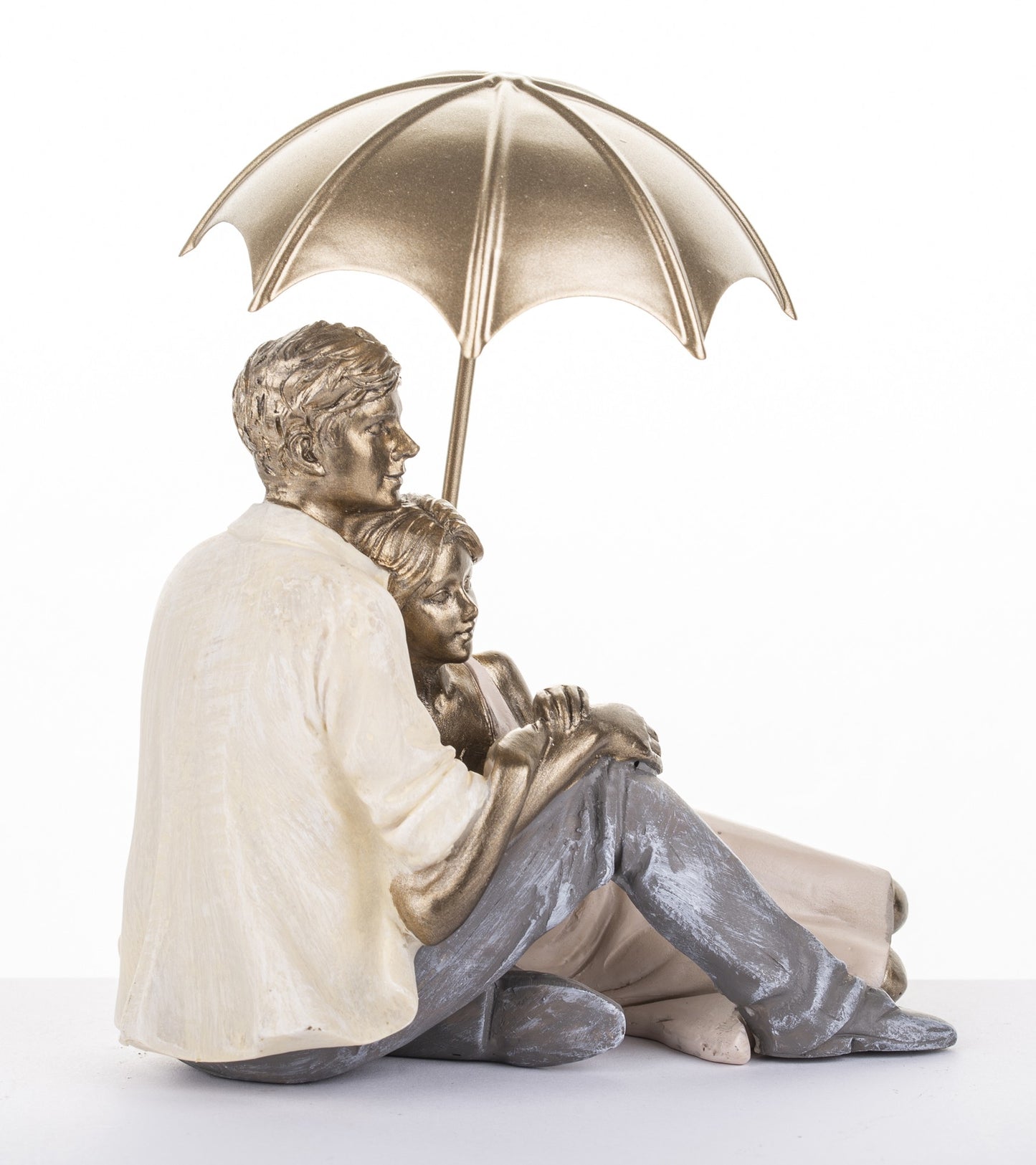 Figurină cuplu îmbrățișați cu umbrelă 15x18x11 cm
