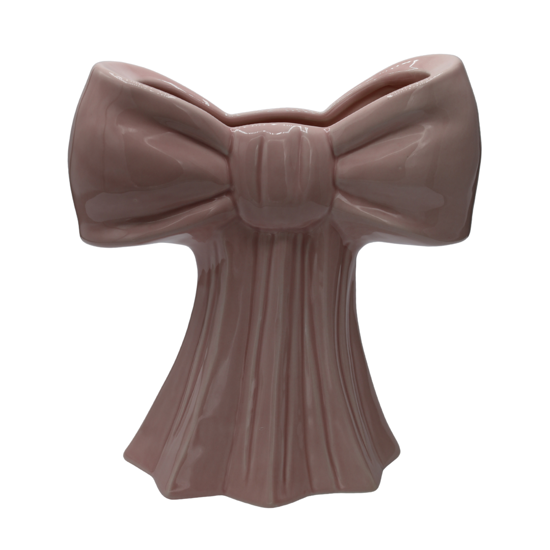 Vază decorativă realizată din ceramică roz cu aspect tip fontă și finisaj elegant, ideală pentru decoruri feminine, moderne și rafinate. Este perfectă pentru flori decorative, plante mici sau aranjamente creative și adaugă un accent delicat și luminos în living, dormitor, dressing sau birou. Designul său sofisticat și culoarea pastelată o transformă într-un obiect decorativ ideal pentru cadouri oferite femeilor pasionate de design interior și accesorii elegante.