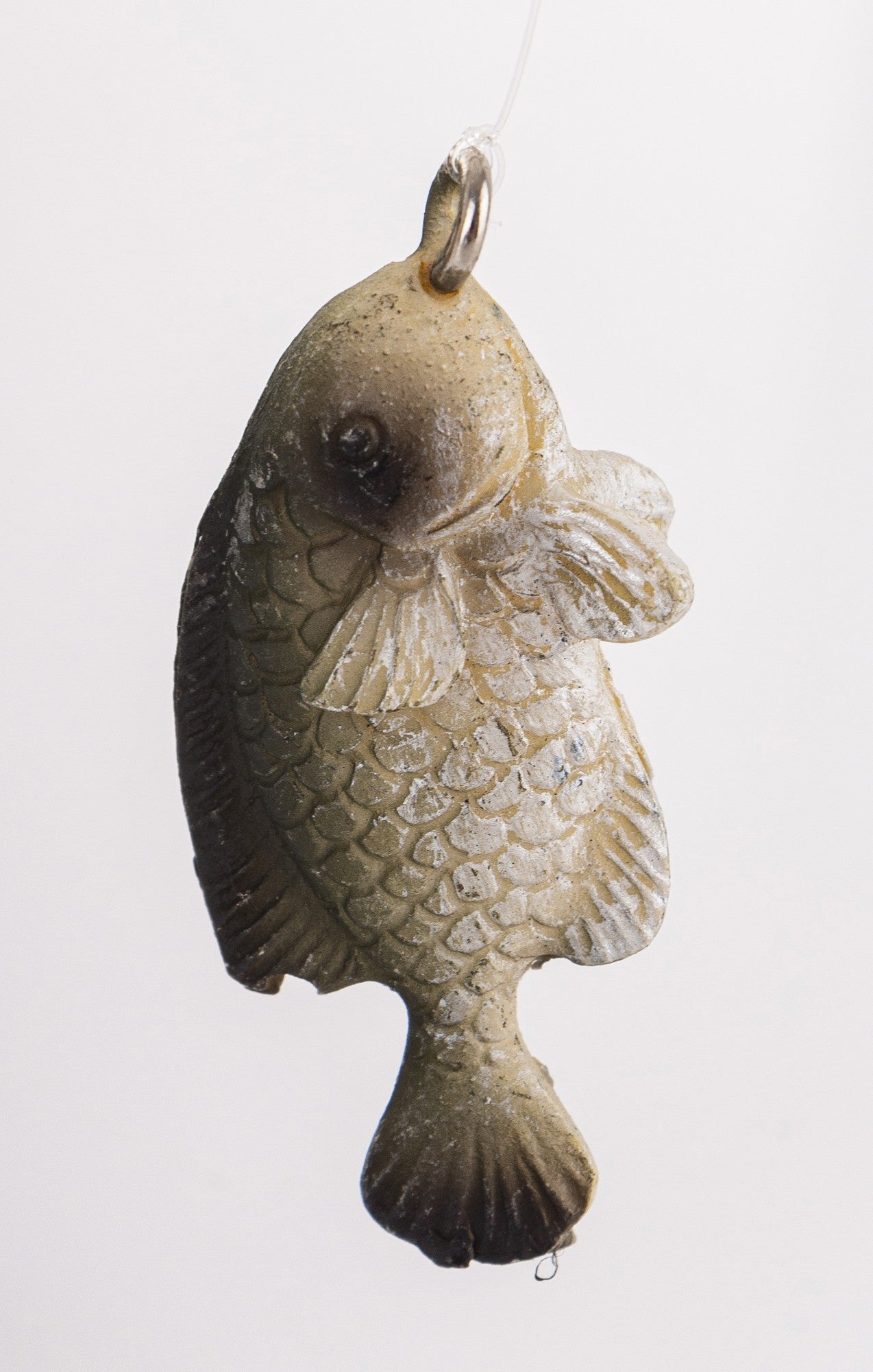 Figurină broască pescar pe piatră 14x11x17 cm