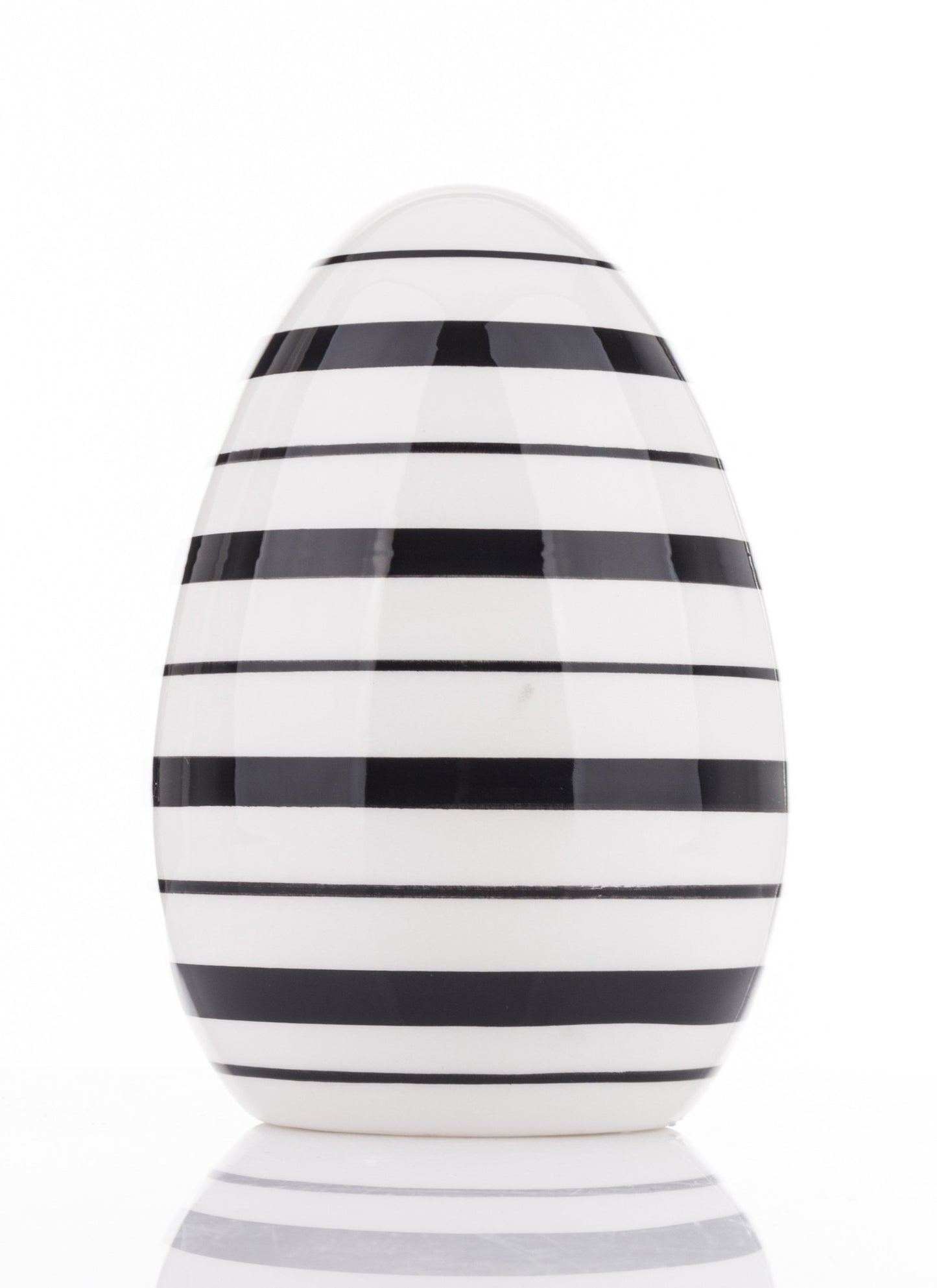 Bombonieră mare din sticlă, cu dimensiuni 15x14x14 cm, perfectă pentru cadouri și decoruri sofisticate.