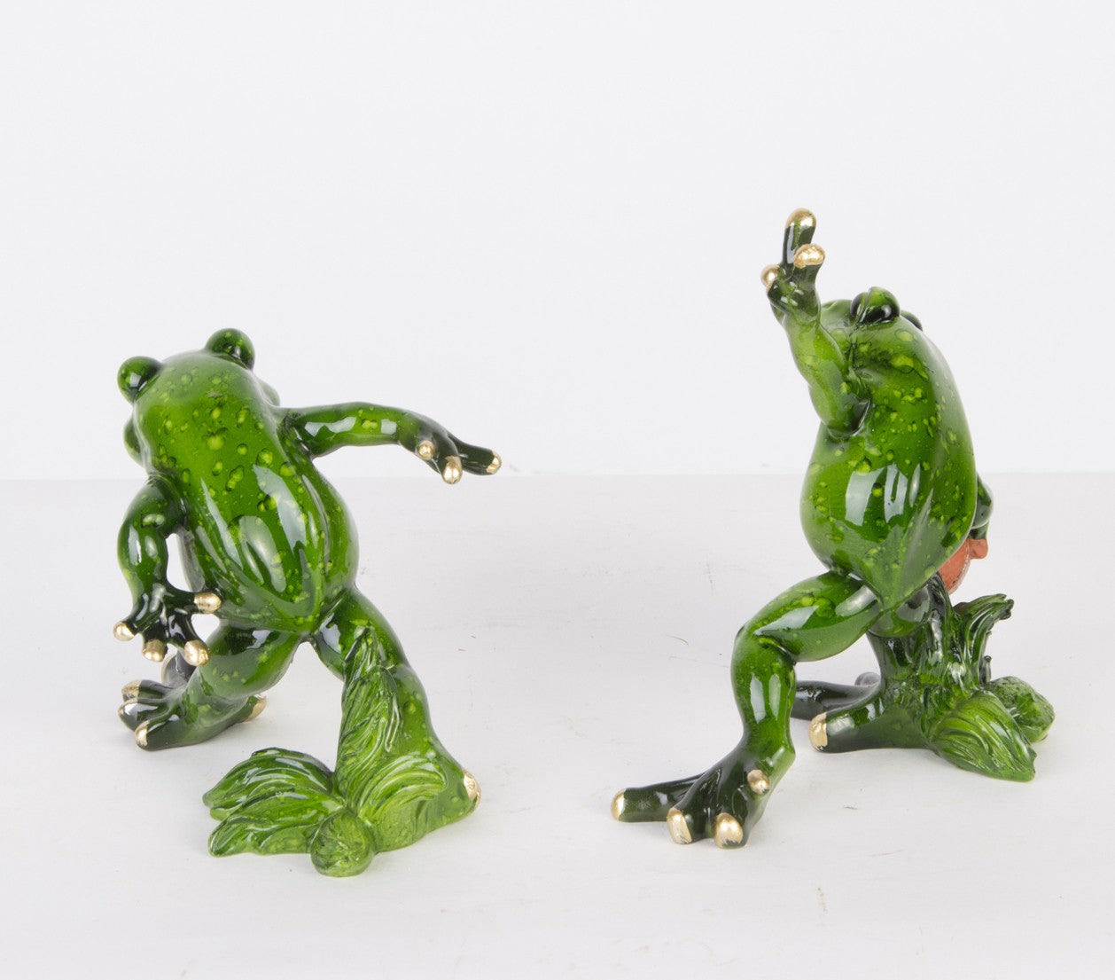 Figurină broască baschetbalist rășină 12,5x10x6cm
