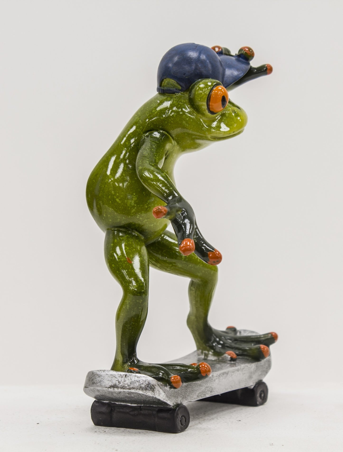 Figurină broască skateboard 15x12x8 cm – decor haios