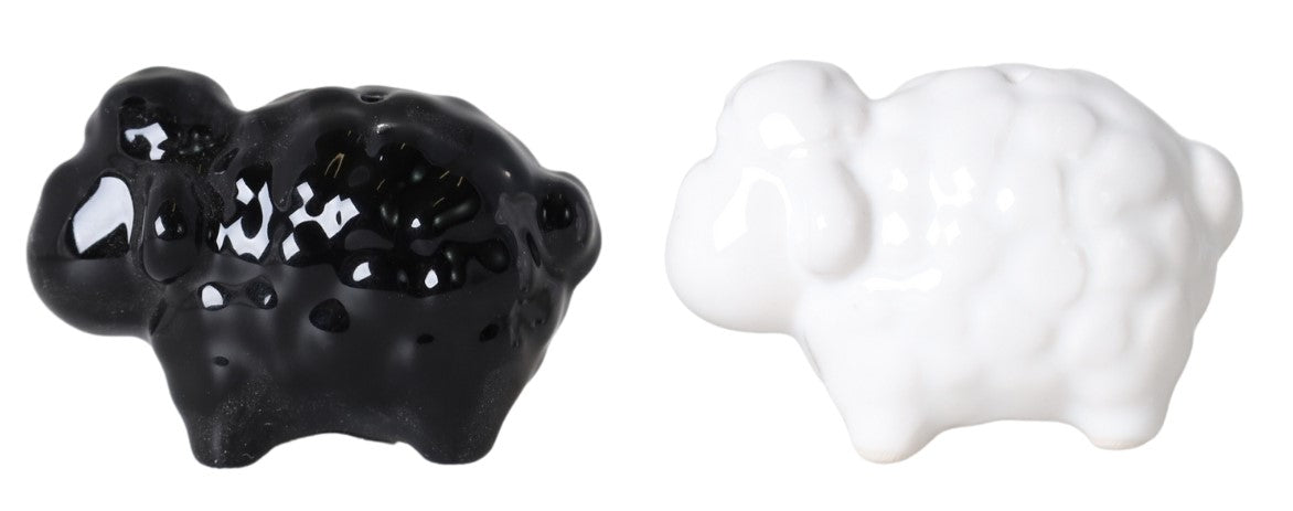 Solniță oaie albă ceramică 6 cm, accesoriu de masă amuzant și decorativ.