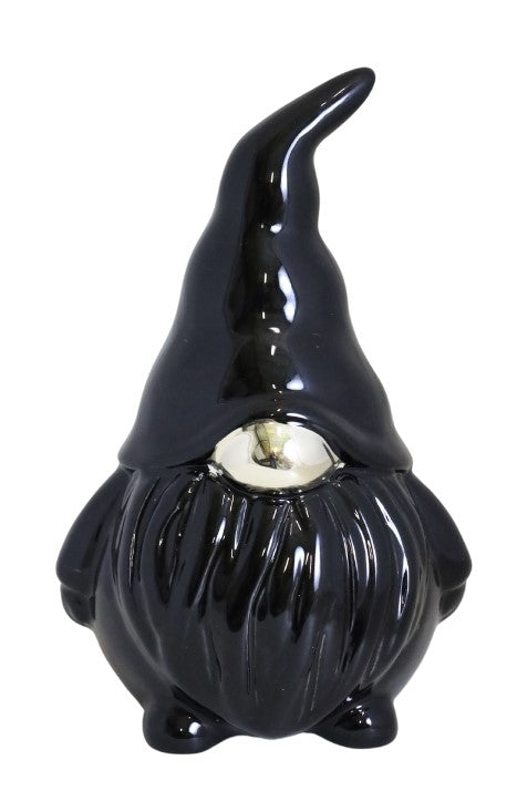 Figurină decorativă gnom realizată din ceramică neagră cu finisaj elegant și design modern, ideală pentru decoruri contemporane și spații sofisticate. Aspectul său minimalist și rafinat o transformă într-un accent decorativ perfect pentru rafturi, birouri, living sau dormitoare moderne. Simbol al norocului și energiei pozitive, această figurină este potrivită pentru cadouri de casă nouă, aniversări, sărbători sau pentru iubitorii de decor premium și obiecte decorative originale.