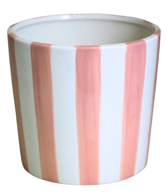Înger ceramic alb, perfect pentru a adăuga un strop de eleganță și rafinament în decorul tău.