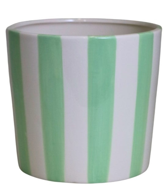 Înger ceramic alb, perfect pentru a adăuga un strop de eleganță și rafinament în decorul tău.