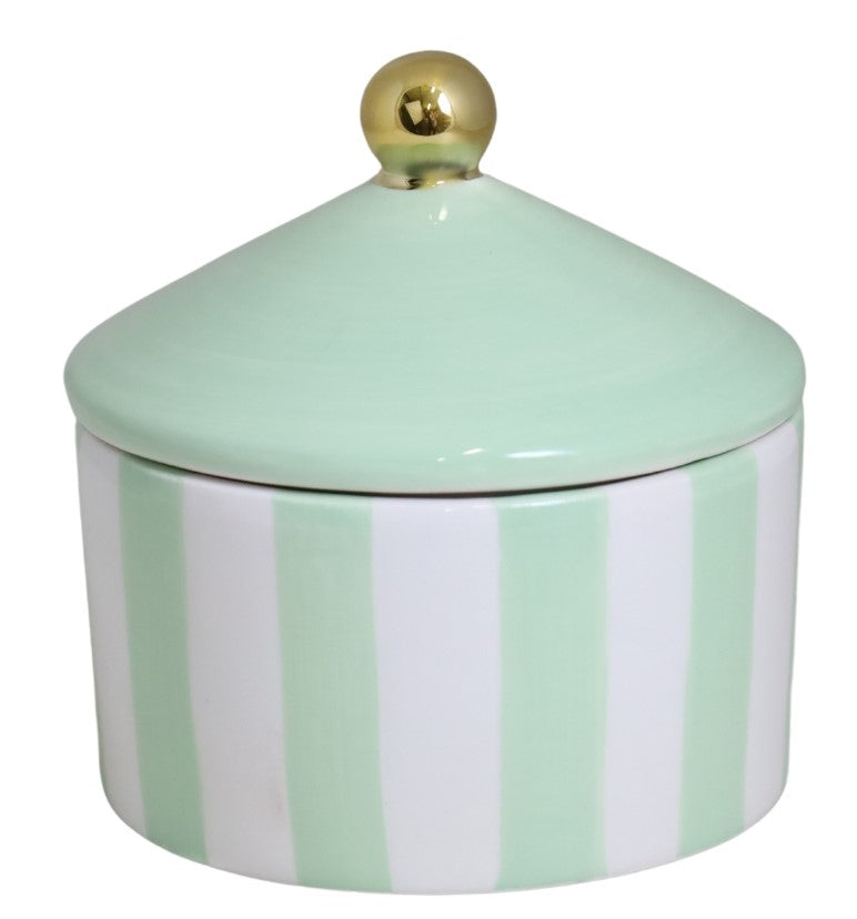 Înger ceramic alb, perfect pentru a adăuga un strop de eleganță și rafinament în decorul tău.