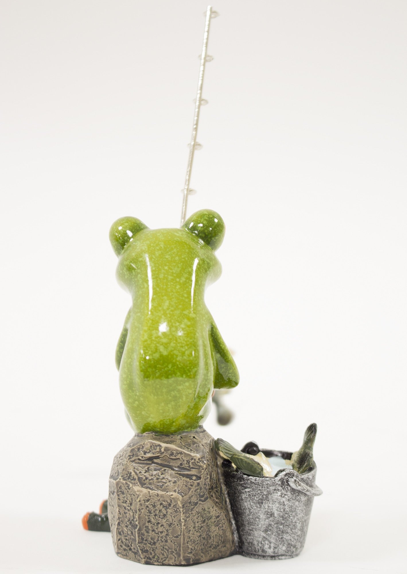 Figurină broască pescar sejut 18x12x7 cm – decor amuzant