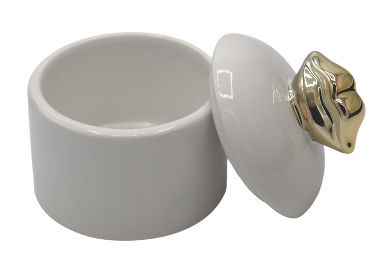 Bombonieră ceramică albă cu buze 8,2x8,2x9,8 cm