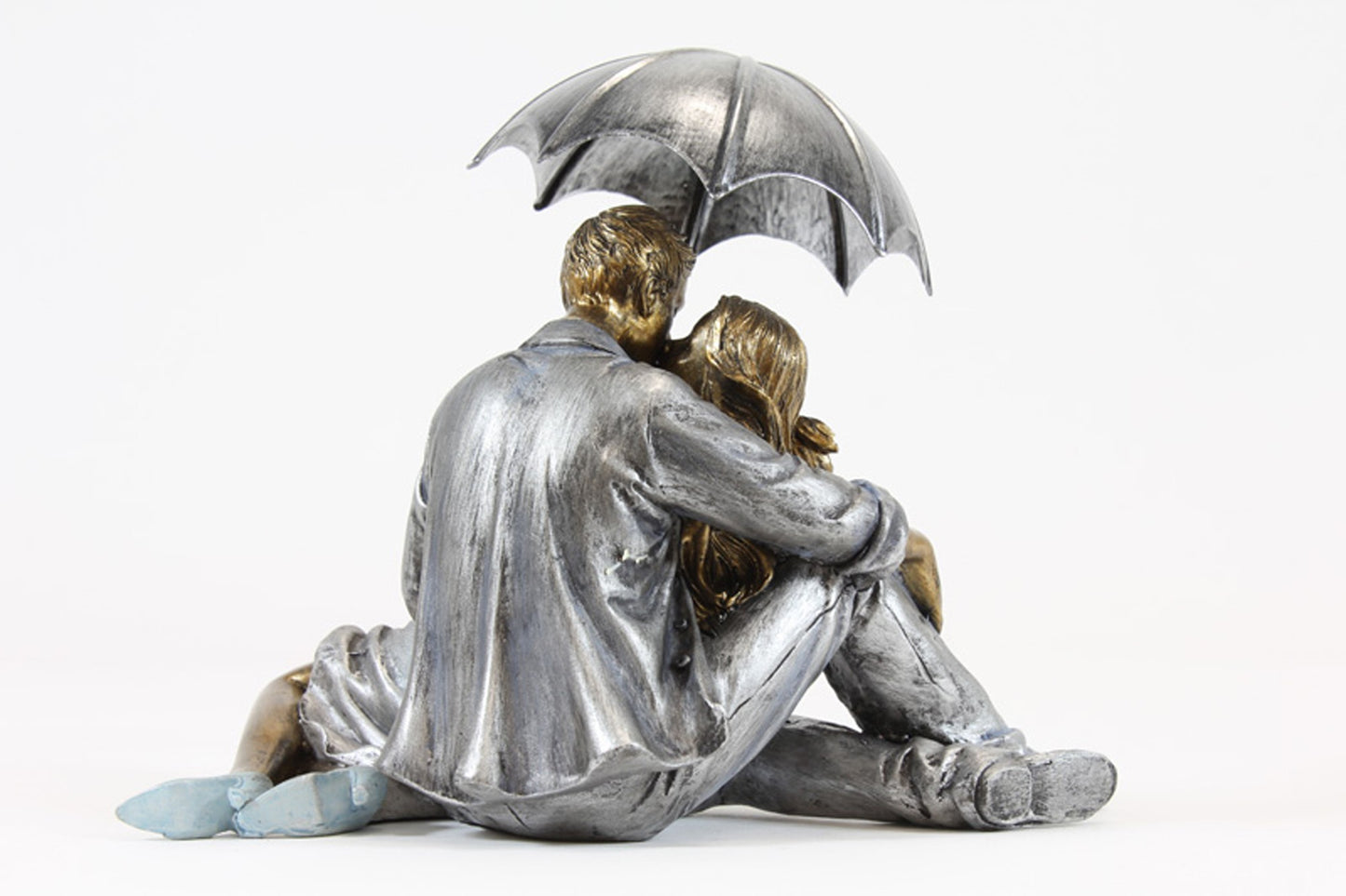 Figurină cuplu îmbrățișați cu umbrelă 15x19x12 cm