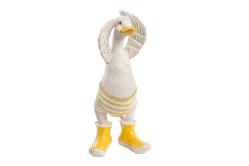 Figurină decorativă gâscă cu design rustic-elegant, perfectă pentru a aduce un sentiment cald și prietenos în decorul casei. Este ideală pentru interioare farmhouse, rustic modern sau spații creative care au nevoie de personalitate. Se integrează ușor în decorul de living, bucătărie sau casă de vacanță, adăugând un aer autentic și relaxant. Este potrivită și ca obiect decorativ de colecție sau cadou inedit pentru iubitorii de animale.