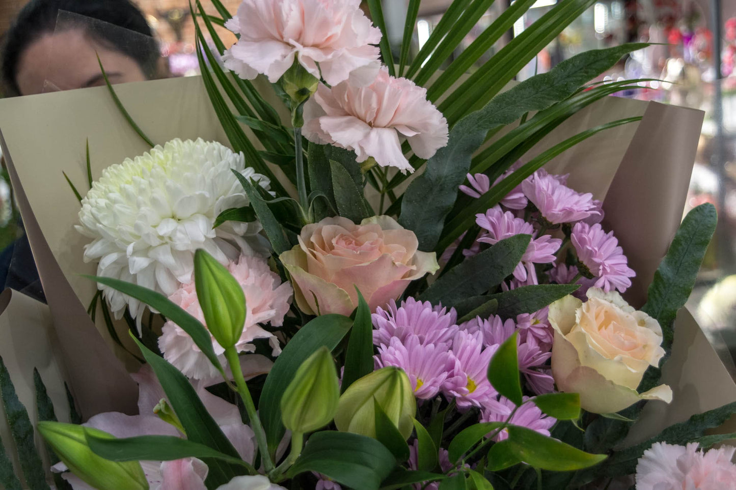 Trandafiri romantici în nuanțe de roz: detaliu din colecția noastră, ilustrând frumusețea și delicatețea florilor, perfectă pentru orice ocazie specială.
