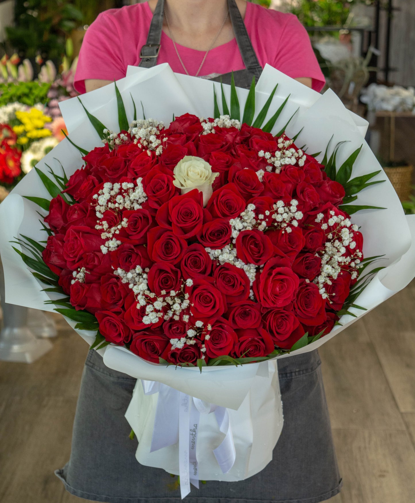 Buchet 91 trandafiri cu livrare GRATUITĂ în Resita