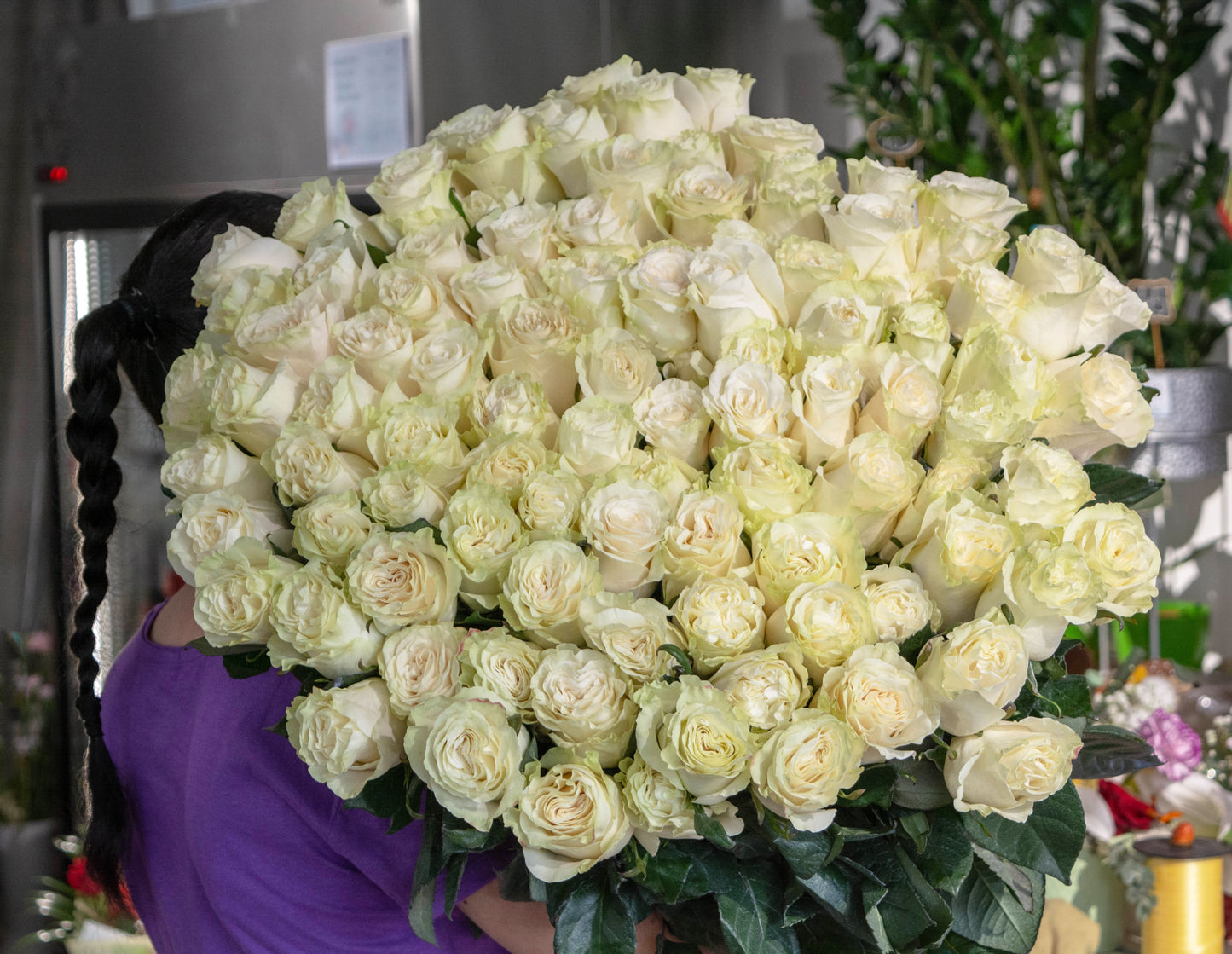 Buchet 101 trandafiri Reșița, Livrare buchet trandafiri Reșița, Flori proaspete Reșița, Buchet cu 101 trandafiri, Cadou floral Reșița, Trandafiri de calitate Resita, Aranjament floral deosebit Resita, Buchet elegant 101 trandafiri, Florărie Reșița, Trandafiri colorați pentru livrare în Reșița