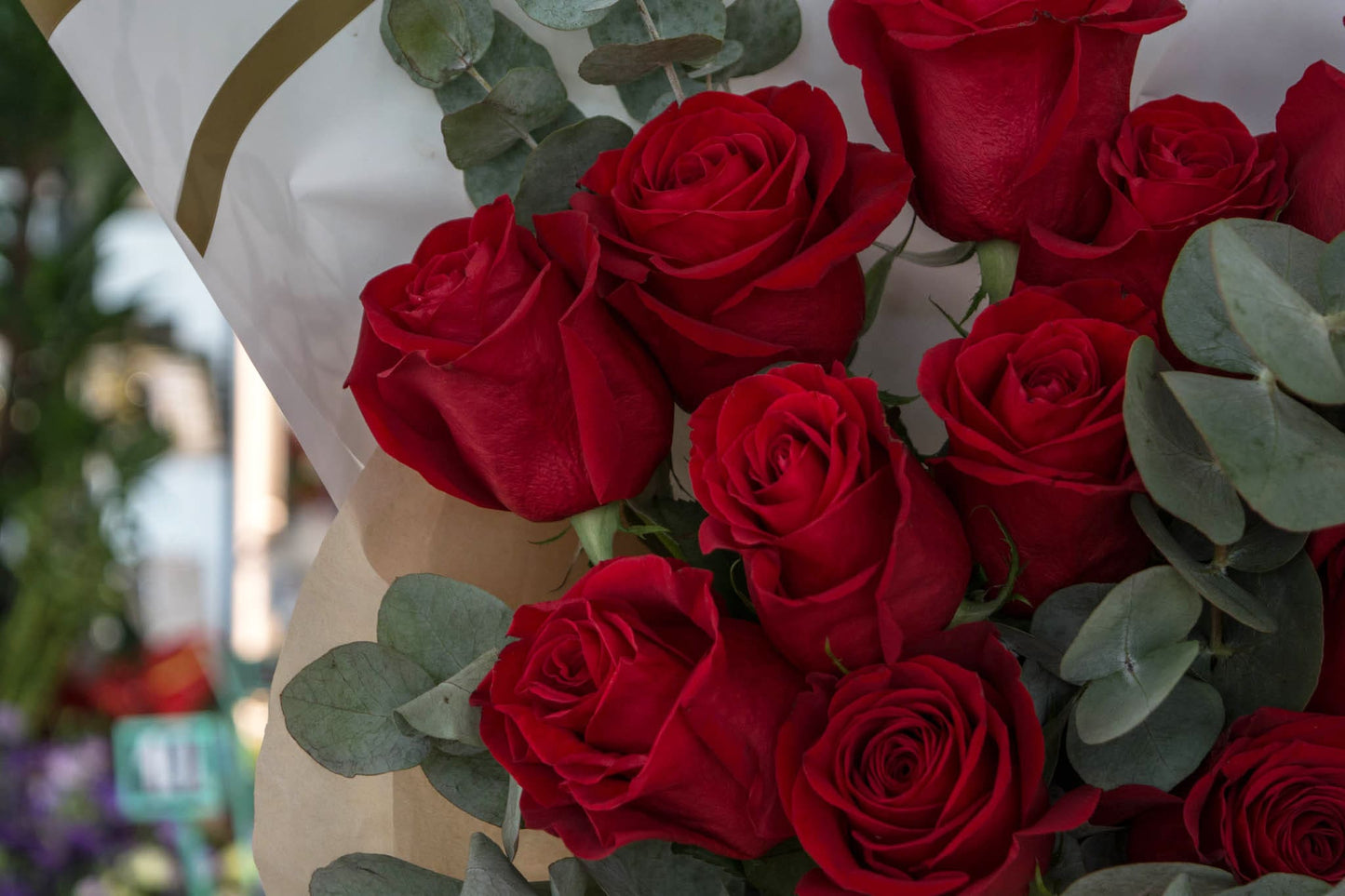 Buchet 13 trandafiri cu livrare GRATUITĂ în Resita Livrare GRATUITĂ buchet trandafiri 13 Resita Buchet proaspăt cu 13 trandafiri și livrare GRATUITĂ Aranjament floral delicat cu 13 trandafiri și livrare GRATUITĂ Trandafiri colorați pentru livrare GRATUITĂ în Resita