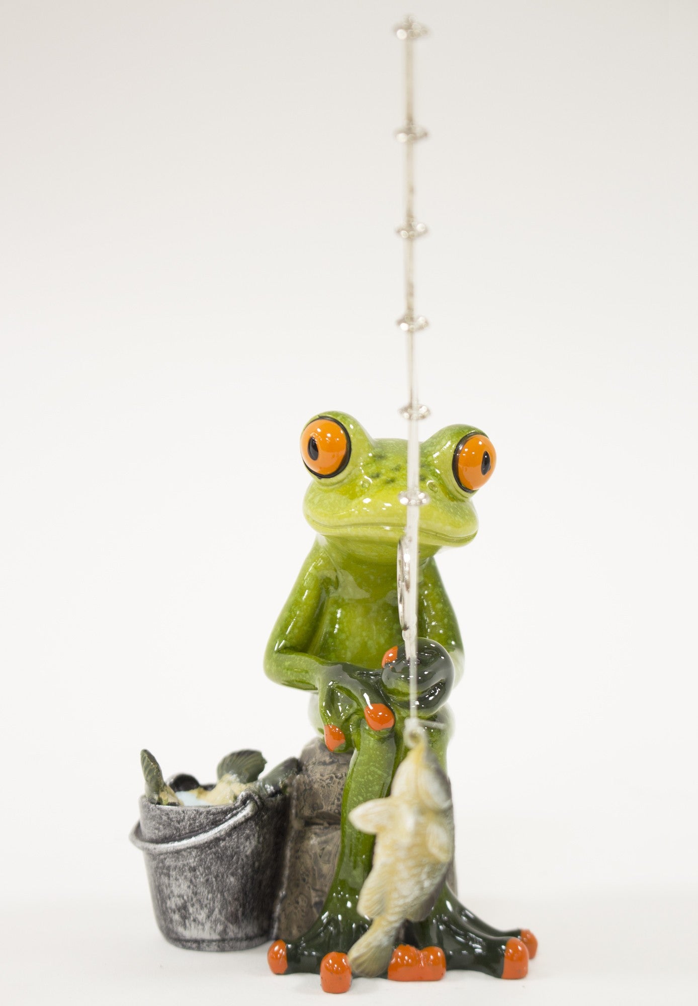 Figurină broască pescar sejut 18x12x7 cm – decor amuzant