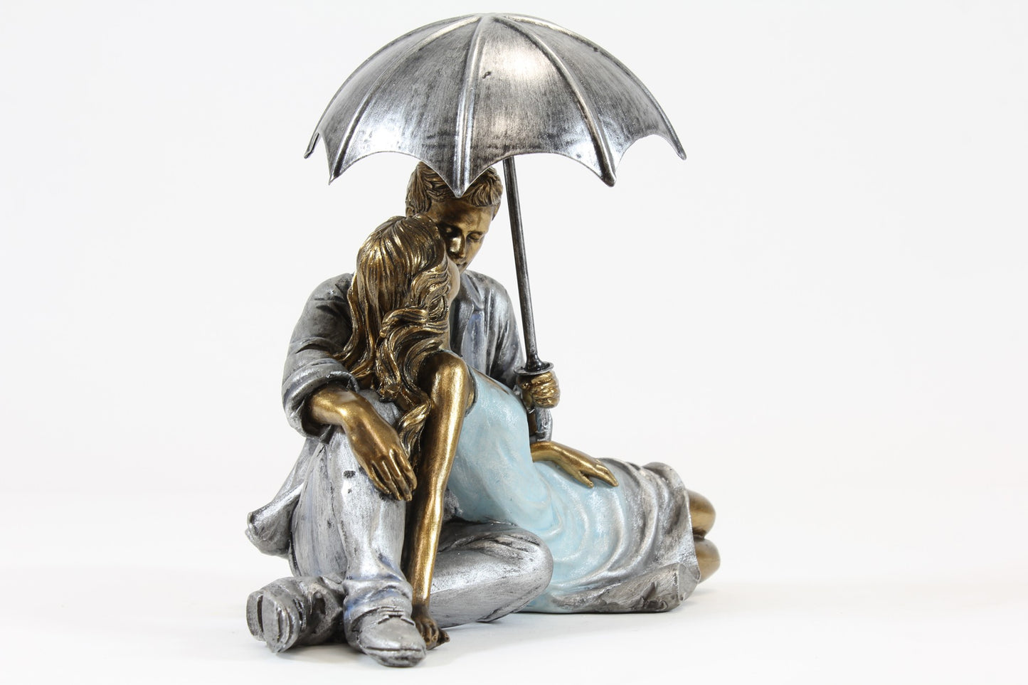 Figurină cuplu îmbrățișați cu umbrelă 15x19x12 cm