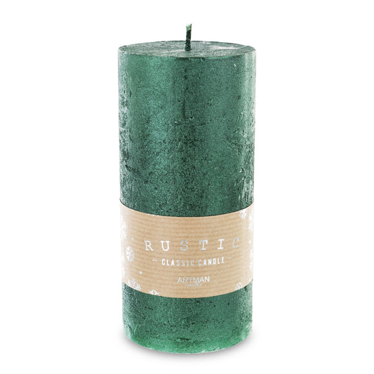 Lumânare decorativă de dimensiuni mari în nuanță verde antichizat, creată pentru a aduce un aer sofisticat și ușor vintage în orice decor interior. Este ideală pentru aranjamente festive, mese elegante sau decoruri cu tematică naturală și clasică. Textura și culoarea sa o fac potrivită pentru spații calde, primitoare și ușor rafinate.