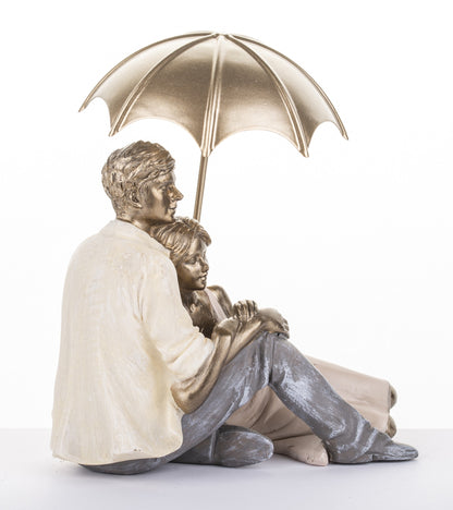 Figurină cuplu îmbrățișați cu umbrelă 15x18x11 cm