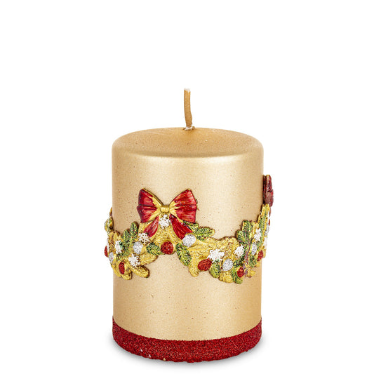 Lumânare decorativă aurie creată pentru a aduce lumină caldă și eleganță meselor de sărbători. Detaliile tip fonte îi oferă un aspect sofisticat, ideal pentru decoruri de Crăciun, aranjamente centrale sau zone de relaxare din living. Se integrează ușor în stiluri clasice sau moderne și creează o atmosferă festivă rafinată.