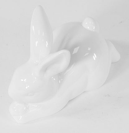 Figurină iepuraș alb ceramic decorativ, ideală Paște, primăvară, cadou sezonier și decor casă elegant și luminos.