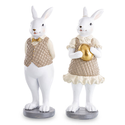 Figurină decorativă iepuraș de Paște, perfectă pentru a aduce atmosfera veselă și luminoasă a sărbătorilor de primăvară. Este ideală pentru decorul mesei festive, vitrine sau colțuri decorative din casă. Creează instant o atmosferă caldă și prietenoasă.