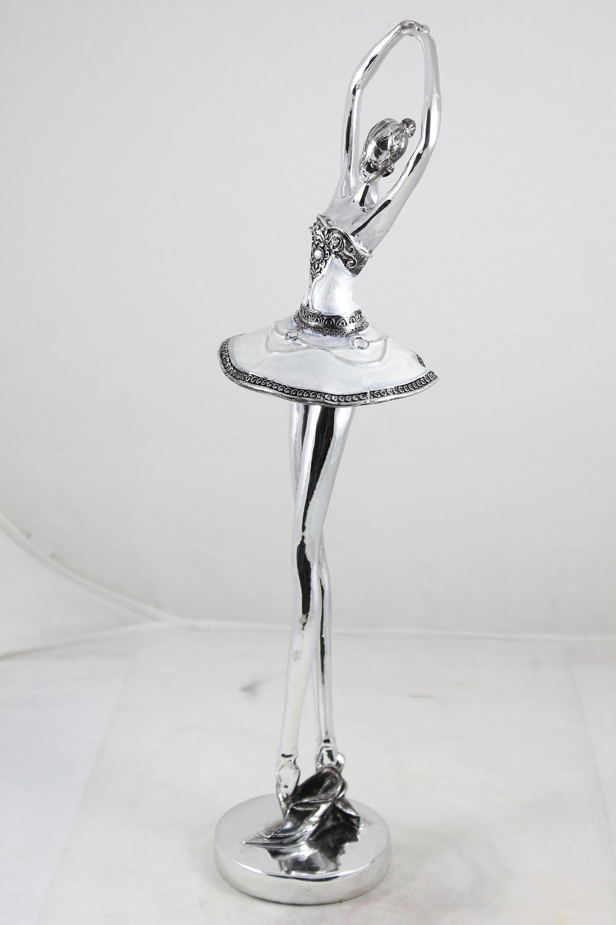 Figurină balerină perlată cu pietre alb-argintii decor elegant mare, ideală cadou aniversare, casă nouă și decor premium sofisticat.