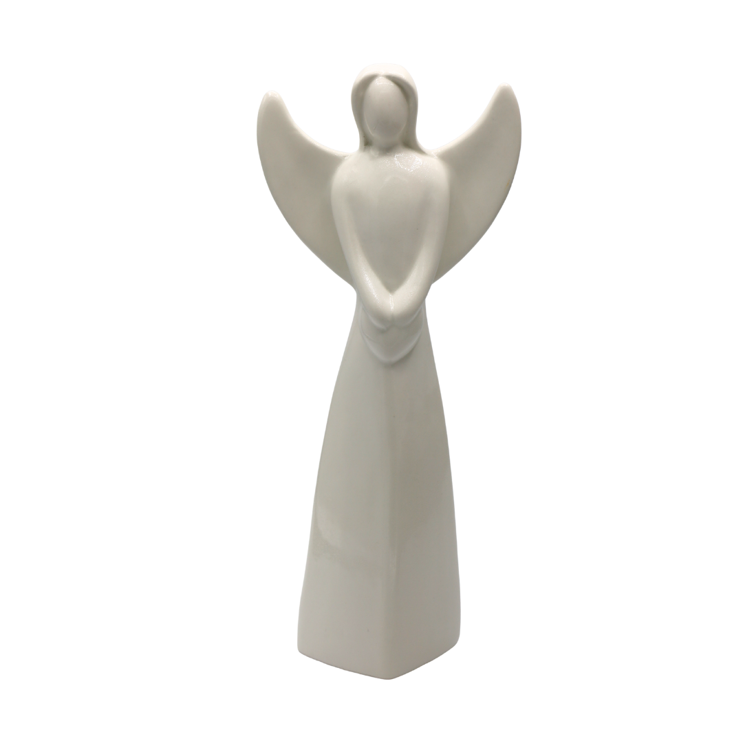 Figurină decorativă înger realizată din ceramică albă, ideală pentru decoruri elegante, minimaliste și pline de armonie. Designul său delicat completează perfect spațiile moderne sau clasice și adaugă un accent luminos și rafinat pentru living, dormitor, birou sau decoruri festive de sărbători. Simbol al păcii și protecției, această figurină este o alegere inspirată pentru cadouri de suflet oferite la botez, aniversări, Crăciun sau casă nouă.