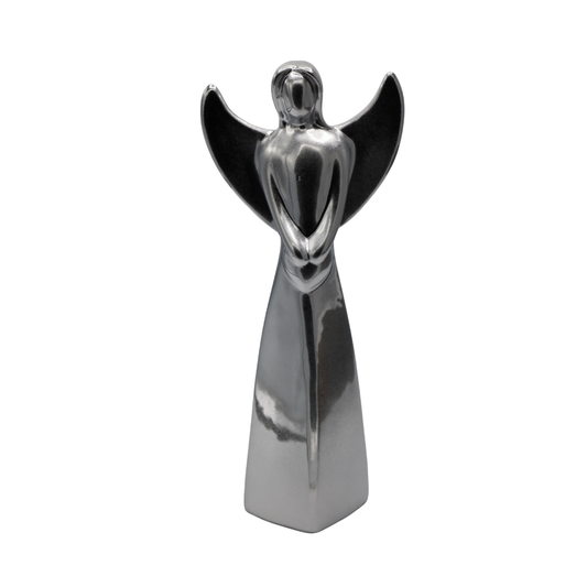 Figurină decorativă mare înger realizată din ceramică în nuanțe alb și argintiu, creată pentru decoruri elegante și sofisticate. Designul său rafinat și dimensiunea generoasă o transformă într-un element central ideal pentru living, hol, dormitor sau decoruri festive de Crăciun. Combinația cromatică elegantă oferă luminozitate și stil interiorului și face din această figurină o alegere excelentă pentru cadouri de sărbători, botez, aniversări sau casă nouă.
