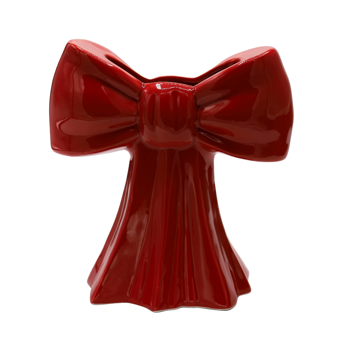 Vază decorativă realizată din ceramică roșie cu aspect elegant tip fontă, creată pentru a aduce culoare și personalitate decorurilor moderne și contemporane. Este ideală pentru flori naturale, flori artificiale sau aranjamente decorative și oferă un accent vibrant și sofisticat pentru living, dining, bucătărie sau birou. Designul său elegant o transformă într-o alegere inspirată pentru cadouri și decoruri creative.