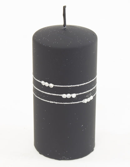 Lumânare neagră decorativă cu pietre, ideală pentru decor modern elegant și atmosferă sofisticată în casă.