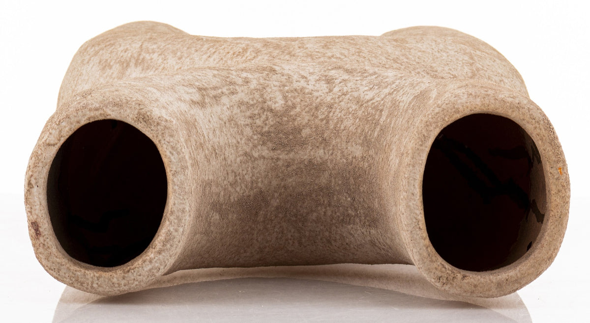 Vazǎ ceramică minimalistă cu aspect antichizat, obiect decorativ pentru flori, crenguțe, masă, consolă, raft sau bibliotecă într-un interior elegant