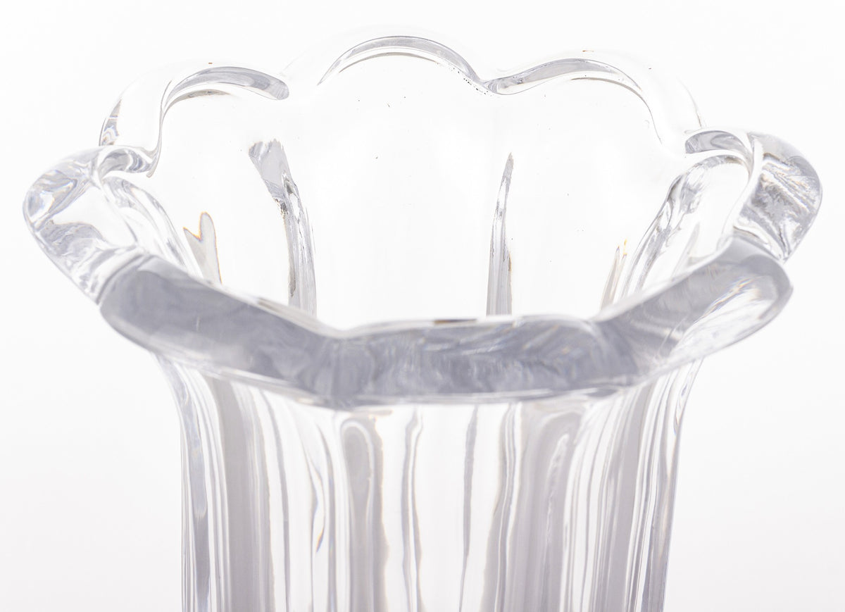 Vază sticlă masivă cu picior transparent, ideală flori, decor modern și cadou elegant de casă nouă.