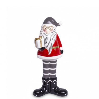 Figurina Moș Crăciun cu cadou este un element decorativ clasic pentru perioada sărbătorilor și poate completa cu ușurință amenajarea festivă a casei. Așezată pe masă, comodă, raft, etajeră sau în vitrină, poate contribui la crearea unei atmosfere de Crăciun pline de căldură și bucurie. Este potrivită atât pentru locuințe, cât și pentru spații comerciale, birouri sau vitrine tematice. Figurina poate fi oferită ca dar de Crăciun pentru copii