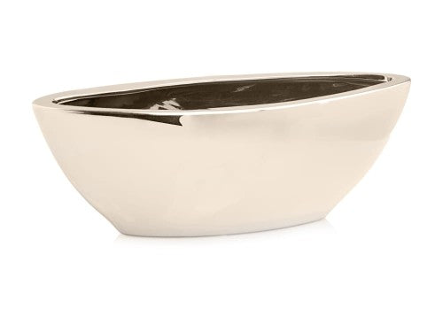Ghiveci decorativ realizat din ceramică argintie cu finisaj premium și design elegant, ideal pentru decoruri moderne și sofisticate. Aspectul metalizat oferă un plus de stil și rafinament oricărui spațiu interior și completează perfect plantele decorative, florile sau suculentele. Este potrivit pentru living, dormitor, birou sau dining și reprezintă o alegere excelentă pentru decoruri glam și accesorii decorative premium.