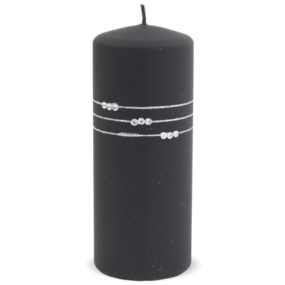 Lumânare decorativă neagră cu pietre strălucitoare, perfectă pentru decor modern, elegant și ușor dramatic. Creează o atmosferă sofisticată și este ideală pentru seri speciale sau decor minimalist premium. O piesă care atrage atenția instant.