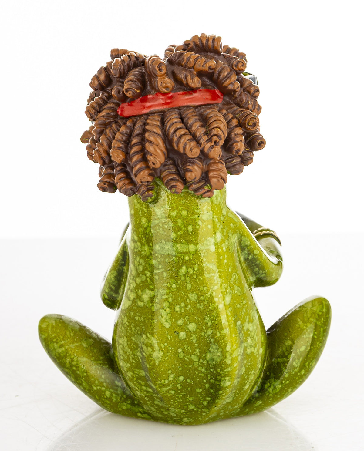 Descoperă Figurină broască rasta cu tobă, o idee de decor și cadou pentru momente speciale. Se potrivește în amenajări elegante și este potrivit pentru.