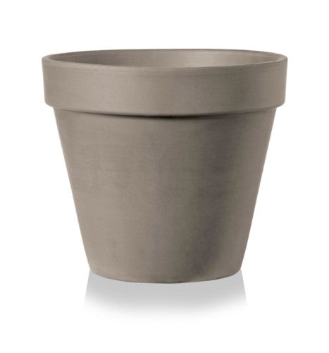 Ghiveci decorativ realizat din ceramică cu aspect ciment, creat pentru decoruri moderne, industriale și minimaliste. Designul său simplu și elegant îl face ideal pentru plante verzi, flori, suculente sau aranjamente decorative și completează perfect livingurile contemporane, birourile moderne sau terasele acoperite. Aspectul inspirat din beton oferă un plus de stil și rafinament oricărui spațiu interior și exterior protejat.