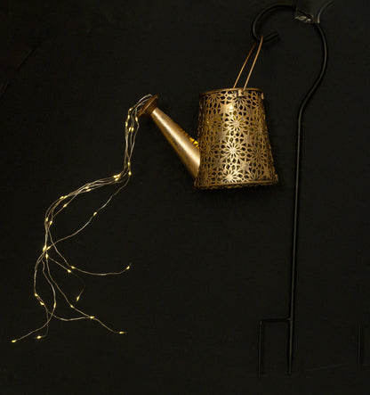 Alege Stropitoare decorativă cu lampă solară pentru un decor atent construit și un cadou inspirat. Potrivit pentru aniversări, casă nouă, cadouri pentru gazde.
