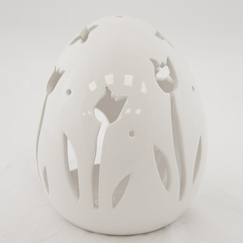 Ou din ceramică alb cu flori decorativ, ideal Paște, primăvară și decor casă elegant sezonier.