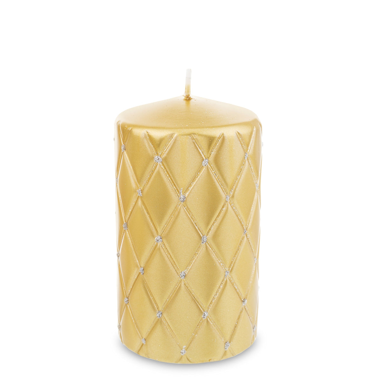 Lumânarea aurie cu sclipici este potrivită pentru decorarea meselor festive și pentru crearea unor compoziții elegante în perioada sărbătorilor. Detaliile strălucitoare pot aduce un accent luminos în living, dining, dormitor sau într-un aranjament decorativ de sezon. Poate fi combinată cu alte lumânări, globuri, figurine și accesorii aurii pentru un decor armonios de Crăciun. Este potrivită atât pentru amenajarea propriei case, cât și pentru a fi oferită cadou de Crăciun