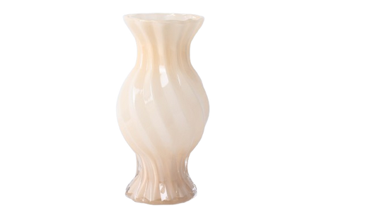 Vază decorativă din sticlă spiralată roz pastel, o piesă modernă și artistică ce adaugă mișcare și fluiditate în decor. Este ideală pentru interioare contemporane unde designul este important. Perfectă pentru flori simple sau ca obiect decorativ de sine stătător.