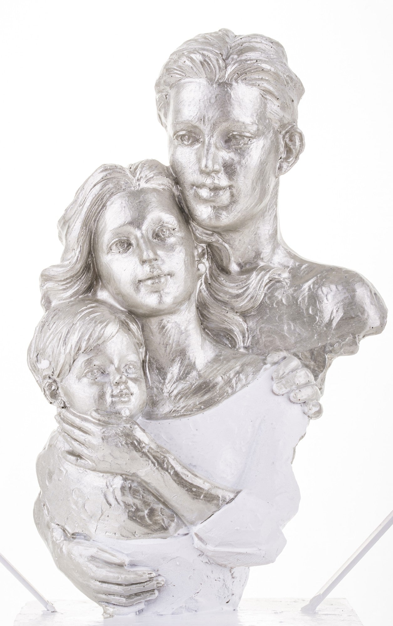 Figurină familie cu un copil în cadru inimă 29x28x6,5 cm