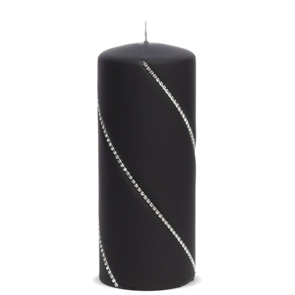 Lumânare decorativă neagră cu design spirală și pietre strălucitoare, ideală pentru decor modern, misterios și elegant. Creează o atmosferă intensă și sofisticată, perfectă pentru seri speciale sau decor premium de interior.
