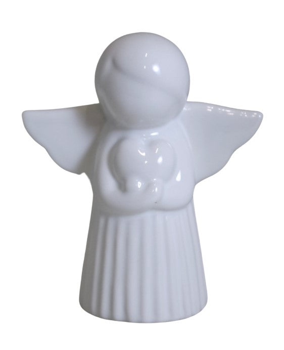 Figurină decorativă înger realizată din ceramică albă elegantă, simbol al purității, protecției și liniștii sufletești. Este perfectă pentru decorarea livingului, dormitorului sau colțurilor spirituale și adaugă un accent delicat și armonios oricărui spațiu interior. Designul său simplu și rafinat o transformă într-un obiect decorativ versatil și într-un cadou emoțional potrivit pentru botez, aniversări, Crăciun sau casă nouă.