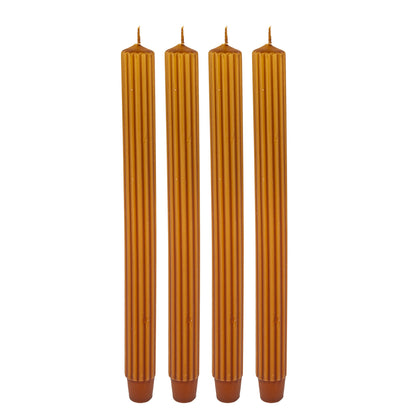 Set de 4 lumânări caramel, dimensiuni 30x2,5x2,5 cm, perfecte pentru a adăuga un aspect cald și primitor în decorul tău.