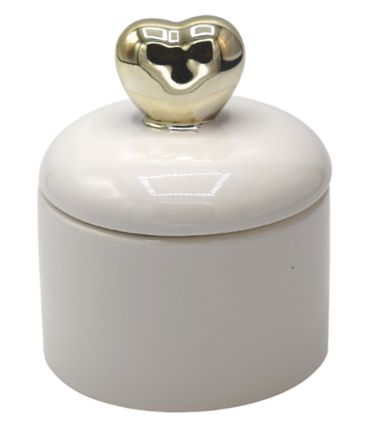 Bombonieră ceramică albă cu inimă, 8,2x8,2x9,8cm, recipient decorativ elegant.