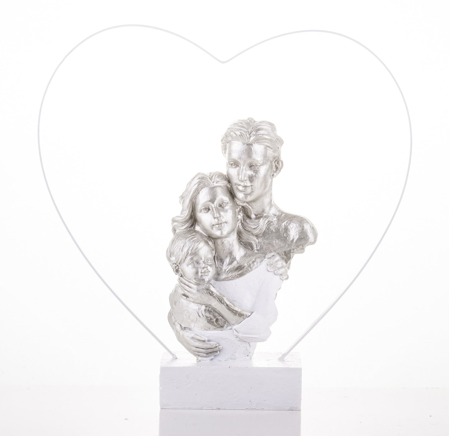 Figurină familie cu un copil în cadru inimă 29x28x6,5 cm
