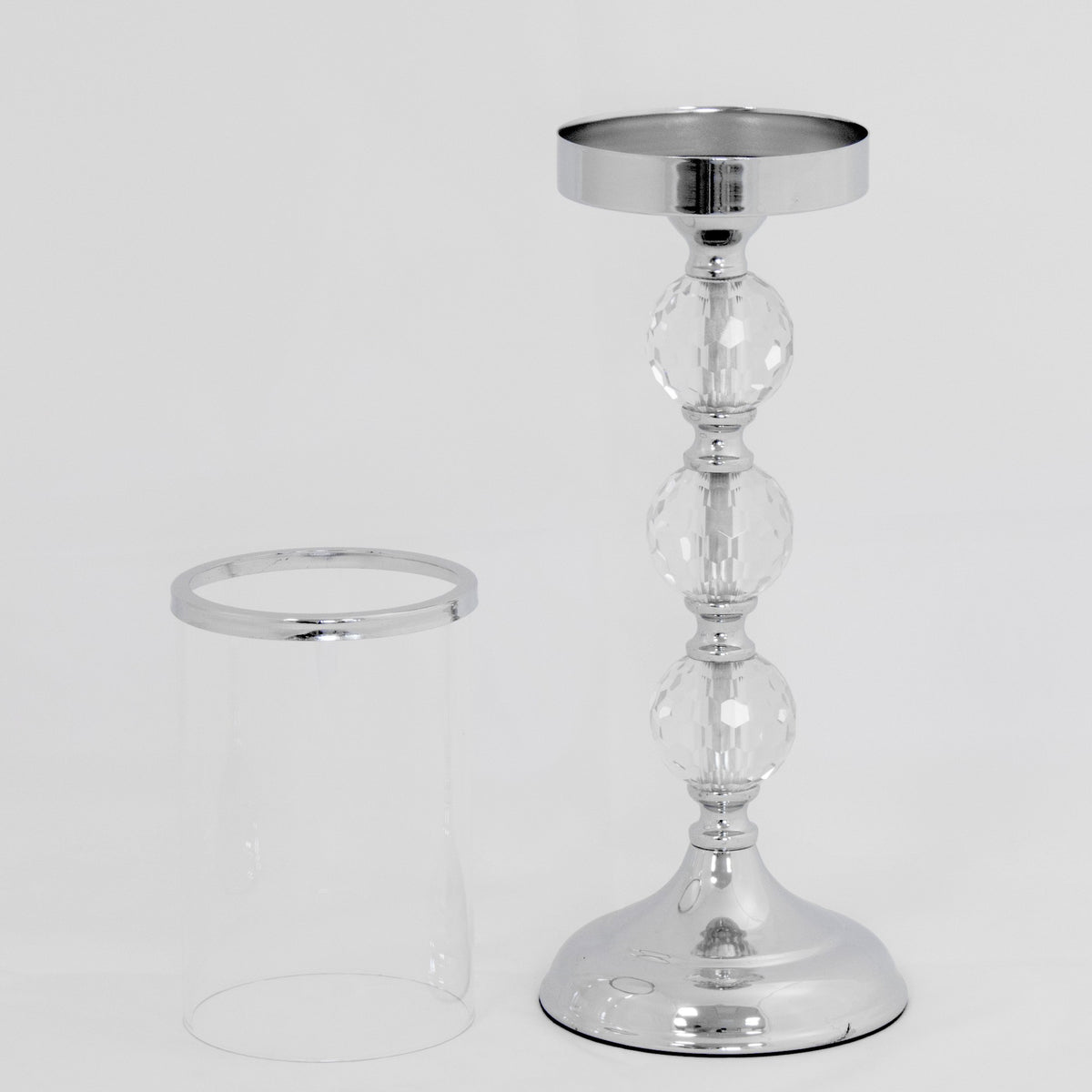 Sfeşnic argintiu 3 bile cristal aduce un accent decorativ aparte în locuință. O alegere inspirată pentru aniversări, casă nouă, cadouri pentru gazde, prieteni.