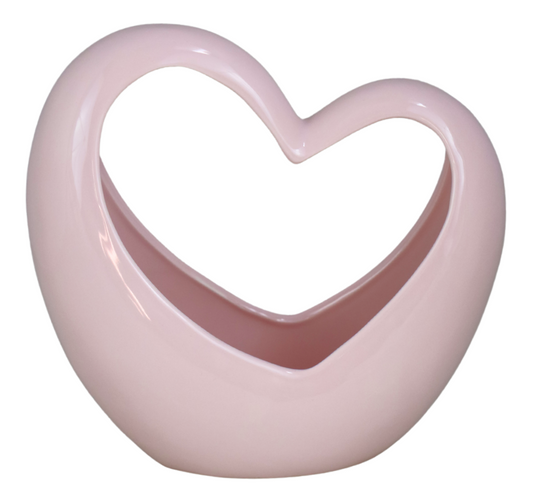 Ghiveci decorativ realizat din ceramică în formă de inimă roz, perfect pentru plante mici, flori sau suculente și ideal pentru decoruri romantice și feminine. Designul său delicat și culoarea pastelată adaugă căldură și eleganță oricărui spațiu interior și îl transformă într-un accesoriu decorativ ideal pentru dormitor, living sau birou. Este o alegere minunată pentru cadouri de Valentine’s Day, aniversări, zi de naștere sau pentru persoanele care iubesc decorurile romantice și florile decorative.